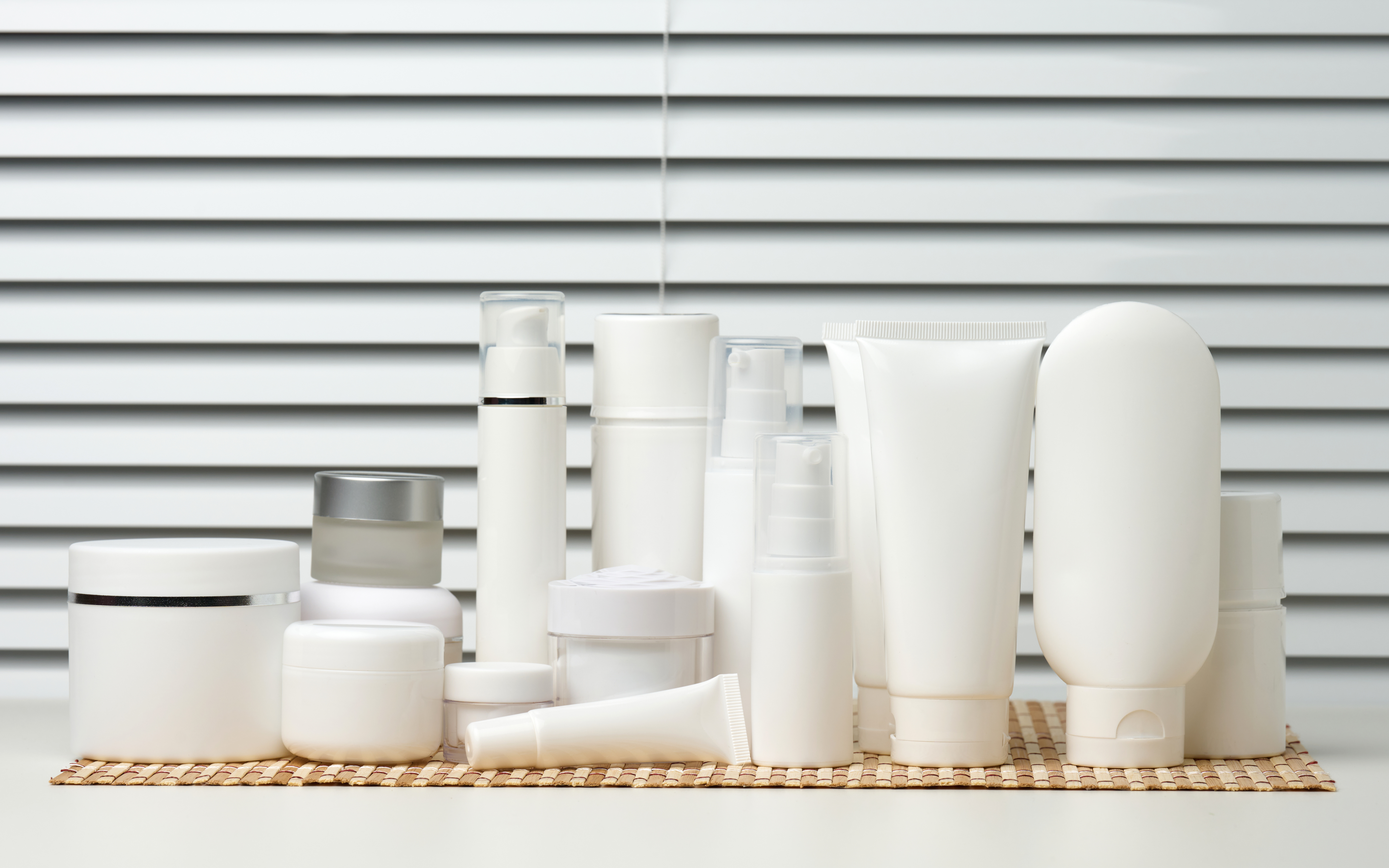 8 vantaggi principali della riempitrice cosmetica completamente automatica